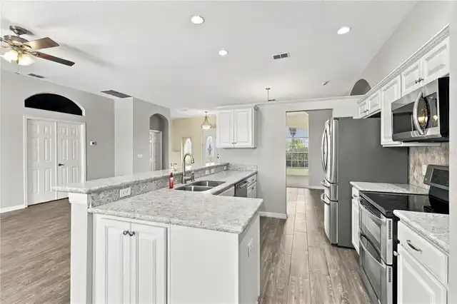 Listing Photo 10
