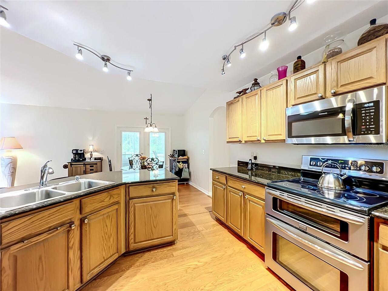 Listing Photo 11