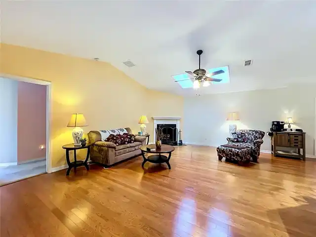 Listing Photo 6