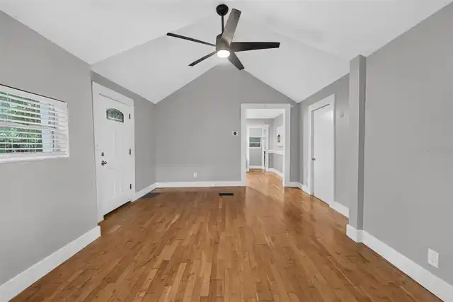 Listing Photo 12