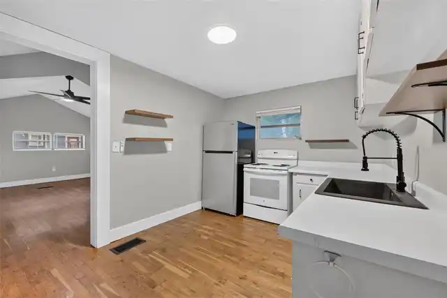 Listing Photo 17