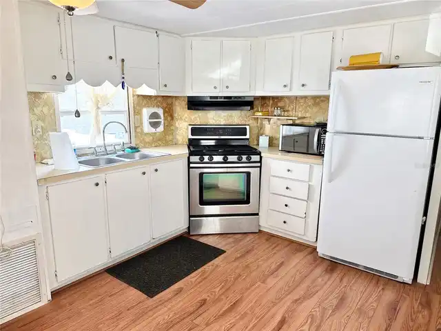 Listing Photo 6