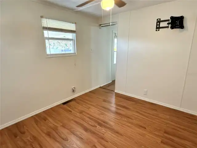 Listing Photo 14
