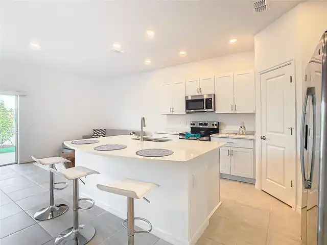 Listing Photo 12