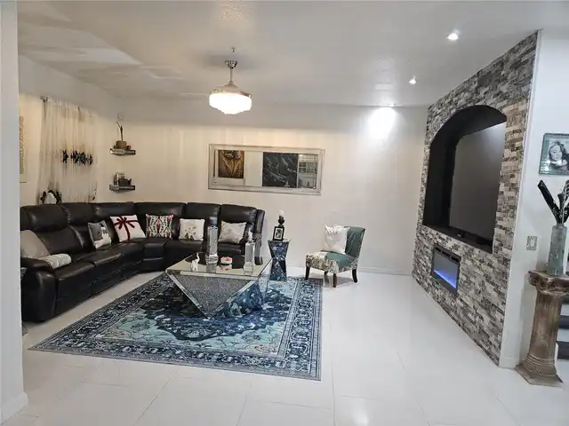 Listing Photo 9