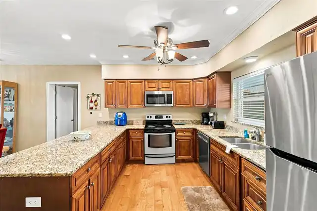 Listing Photo 16