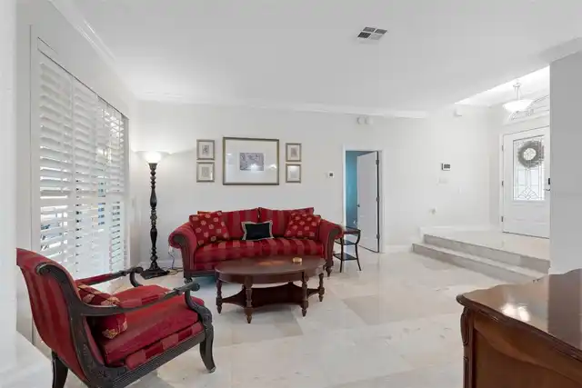Listing Photo 10