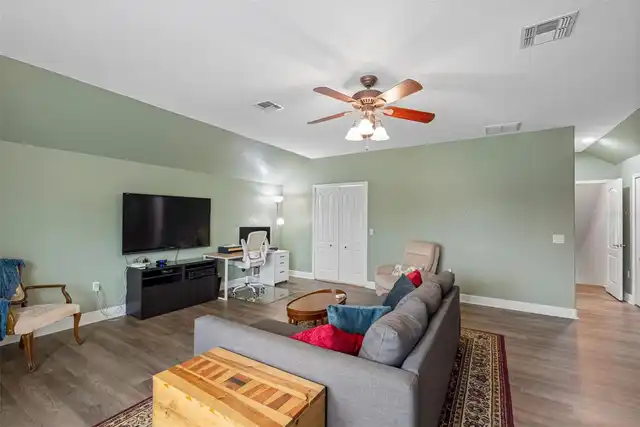 Listing Photo 32