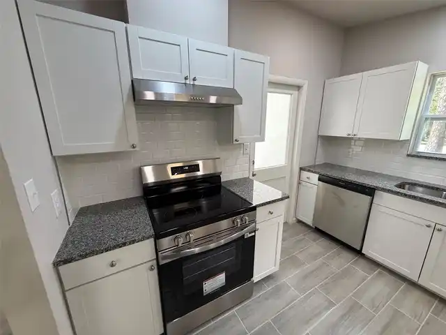 Listing Photo 10