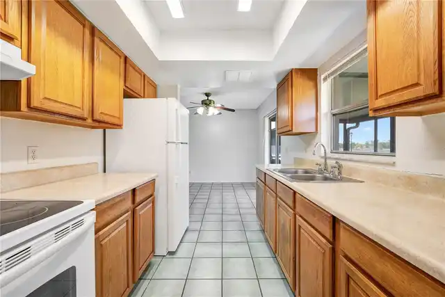 Listing Photo 8
