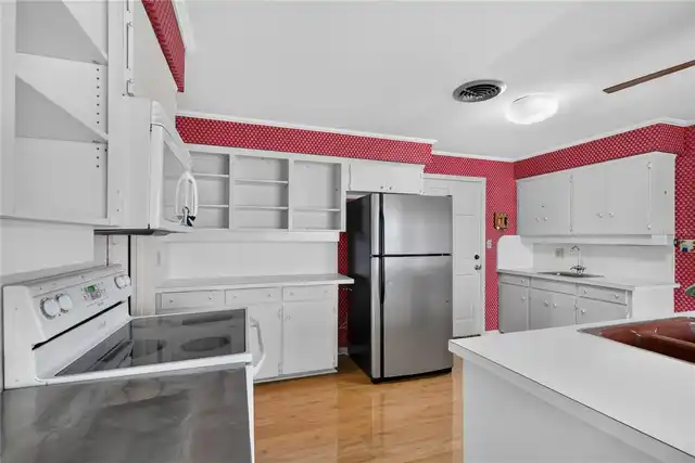 Listing Photo 17