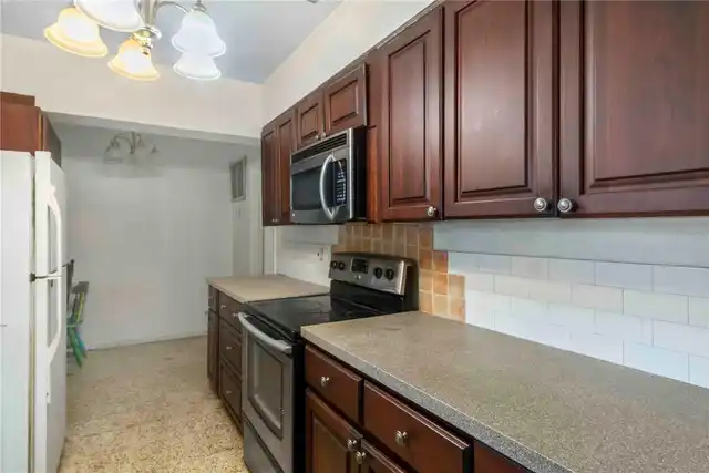 Listing Photo 6