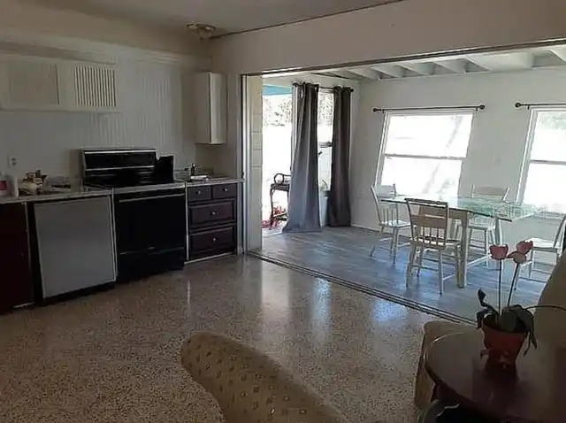 Listing Photo 11