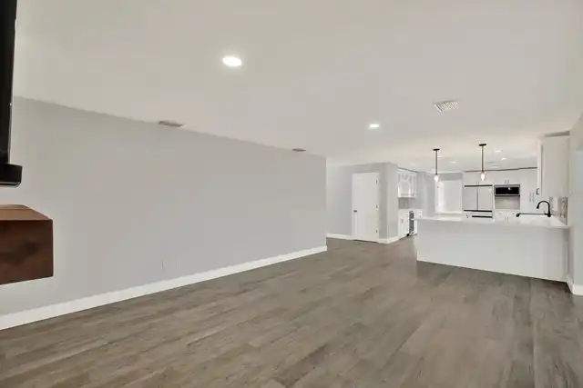 Listing Photo 16