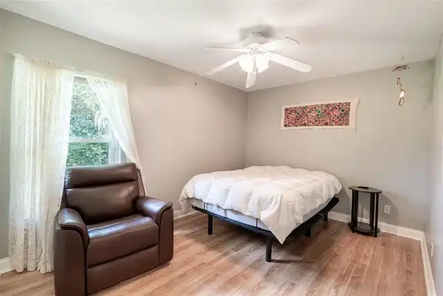 Listing Photo 10