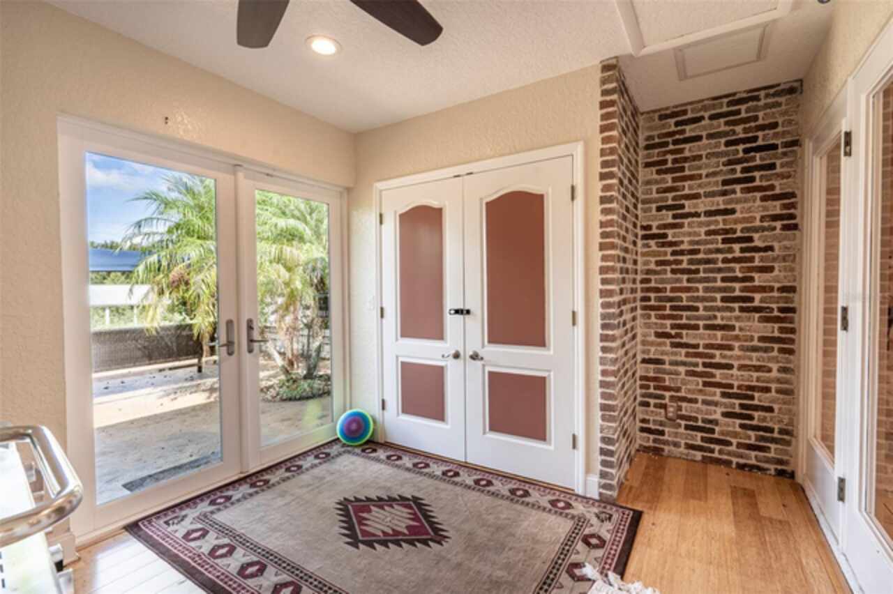 Listing Photo 12