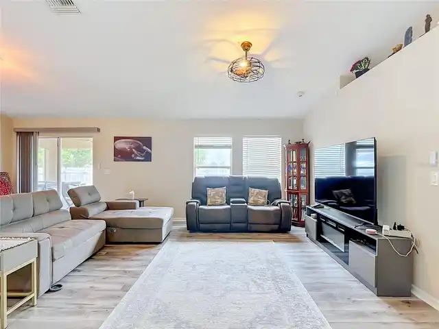 Listing Photo 7