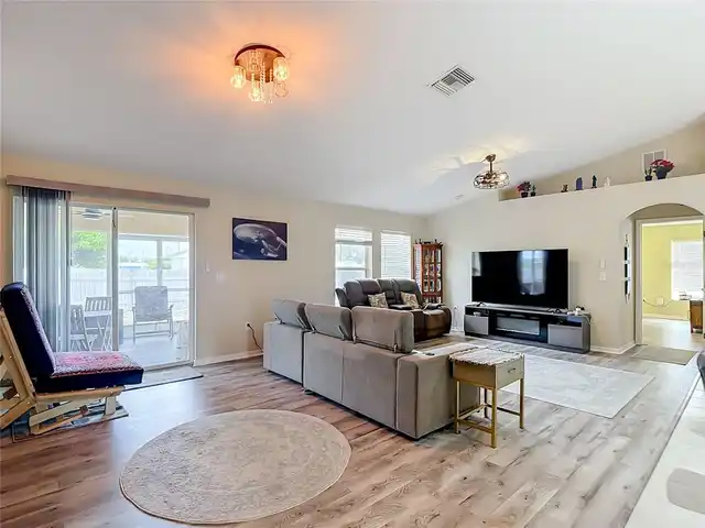 Listing Photo 9