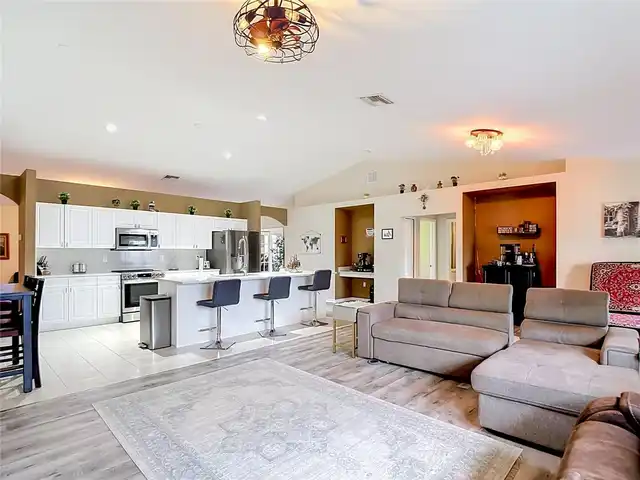 Listing Photo 11