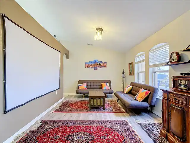 Listing Photo 12