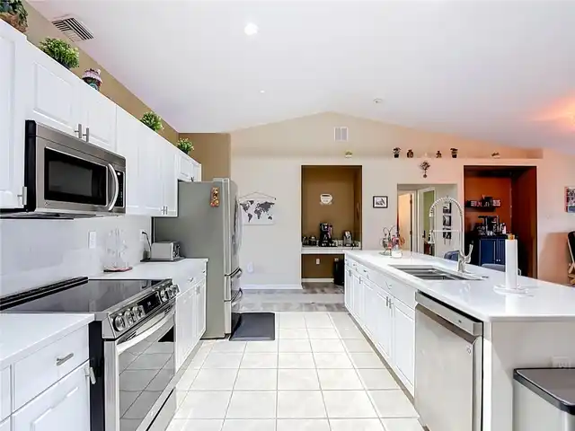 Listing Photo 16