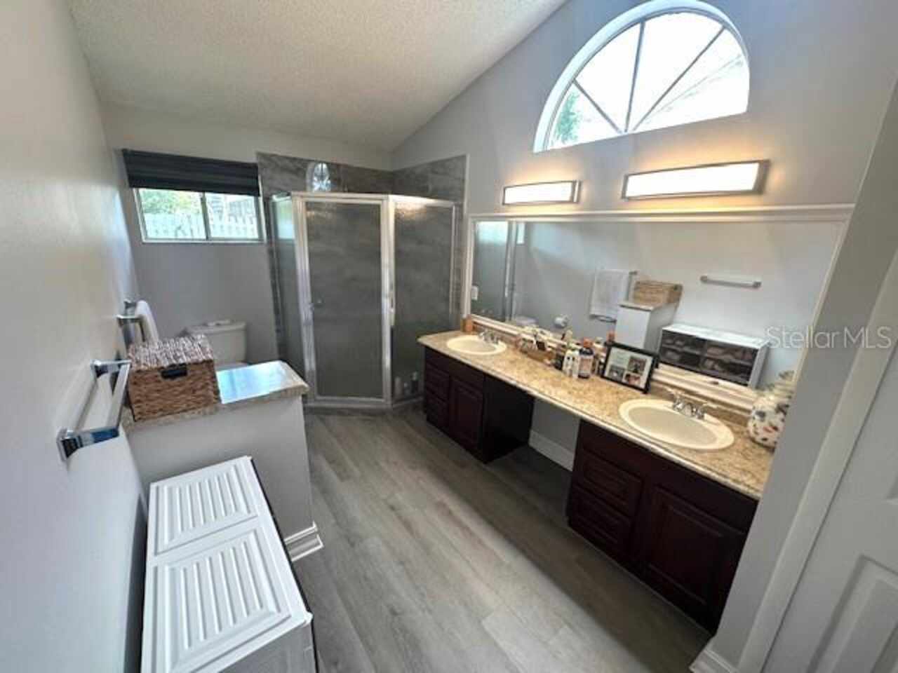 Listing Photo 8