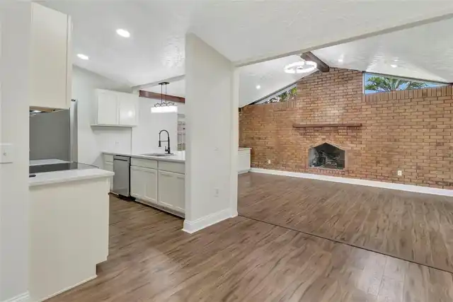 Listing Photo 16