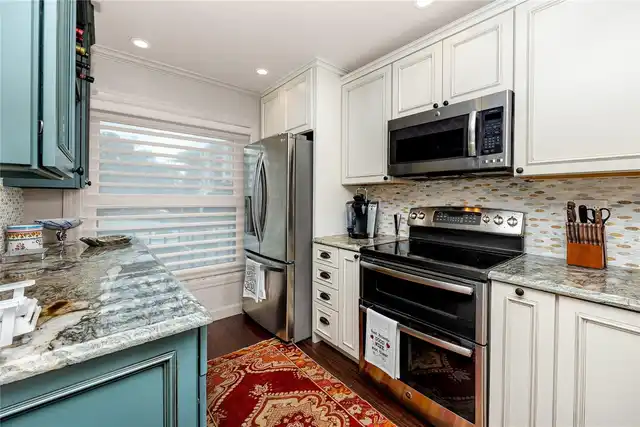 Listing Photo 11