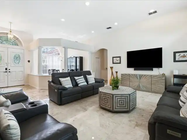 Listing Photo 12