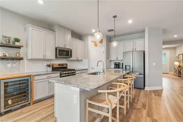 Listing Photo 10