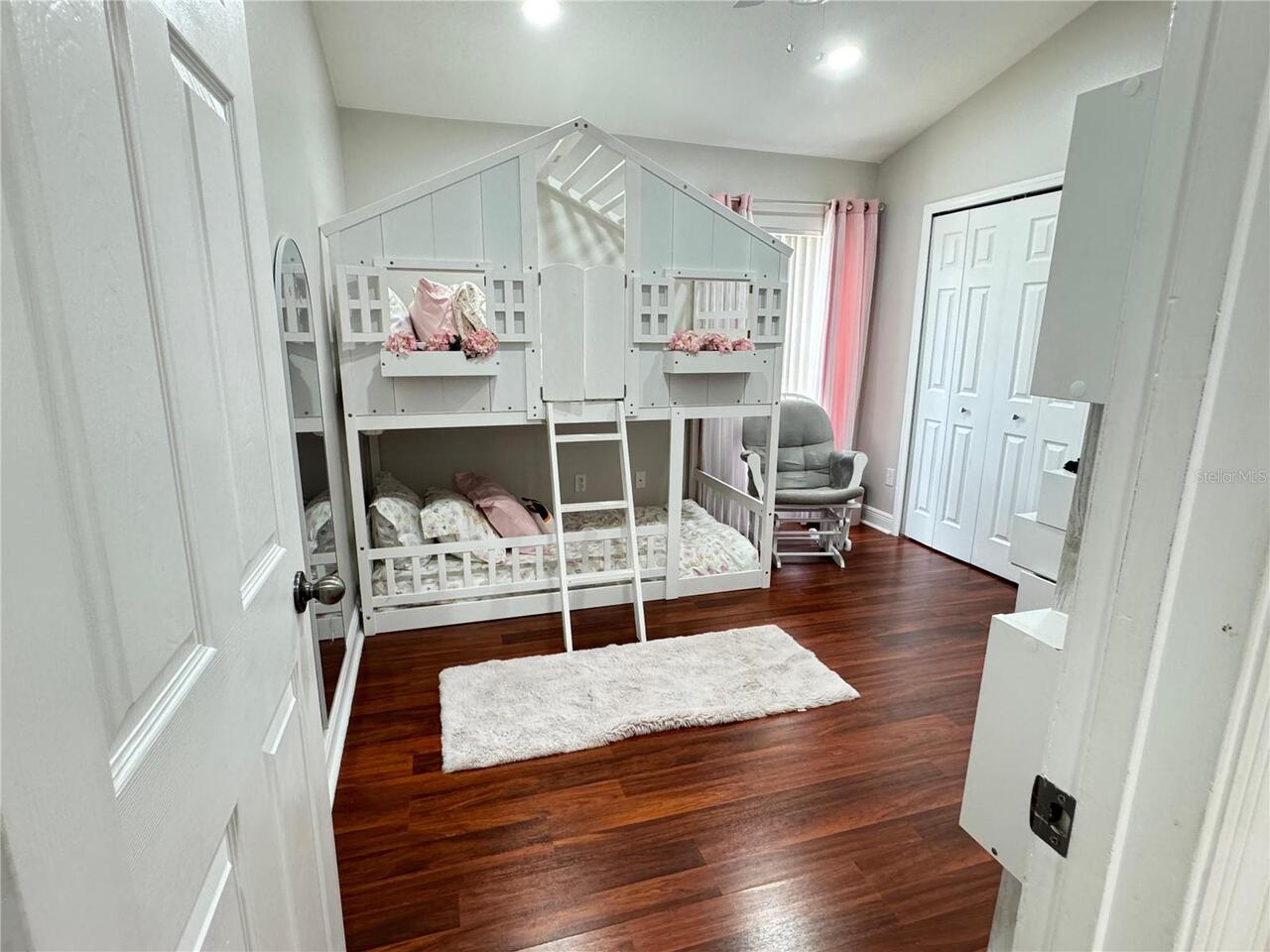 Listing Photo 12