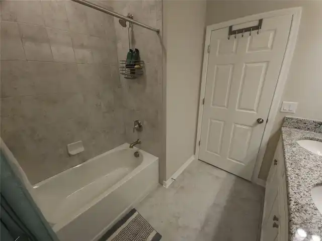 Listing Photo 12
