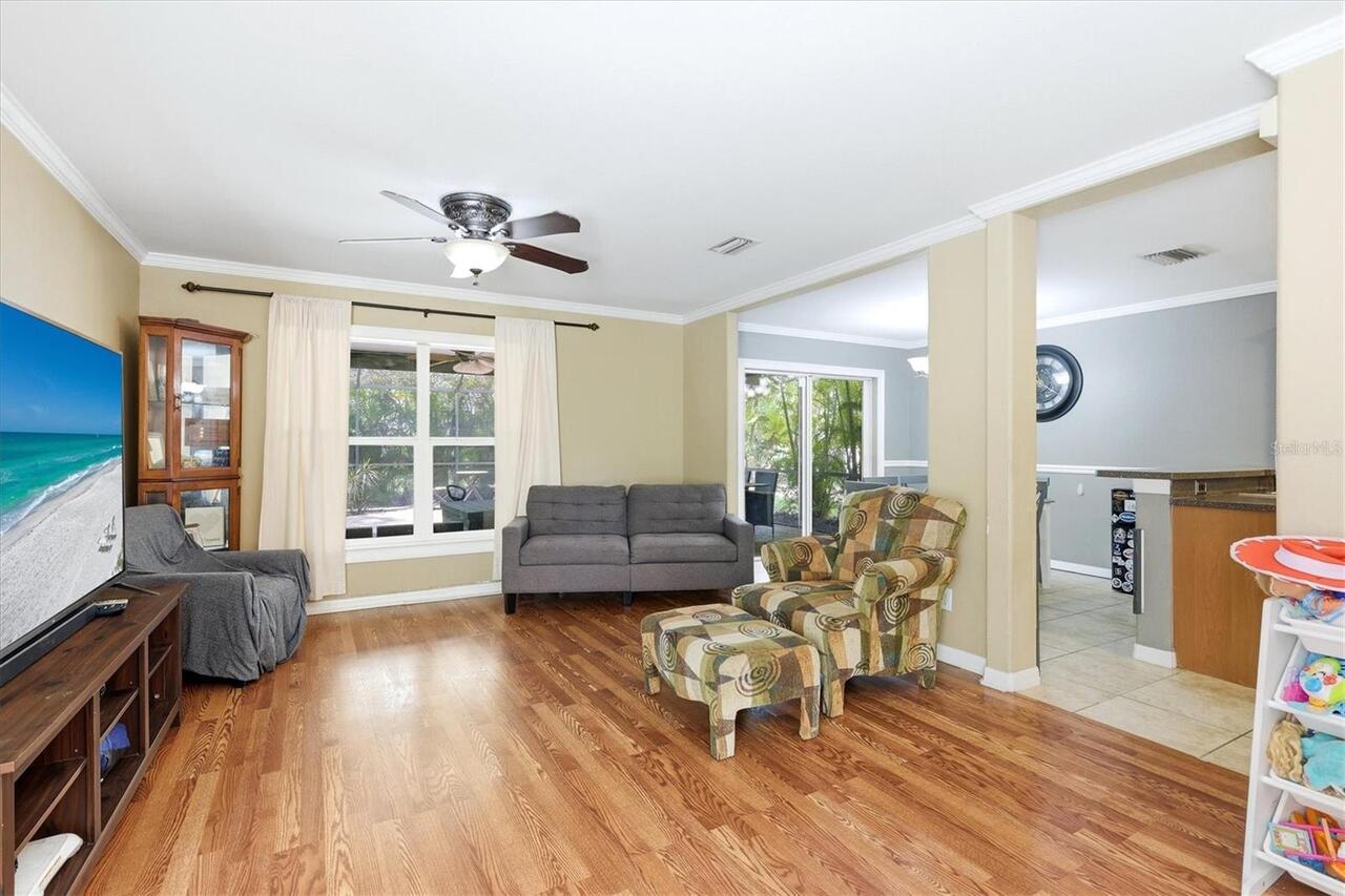 Listing Photo 11