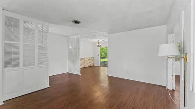 Listing Photo 10
