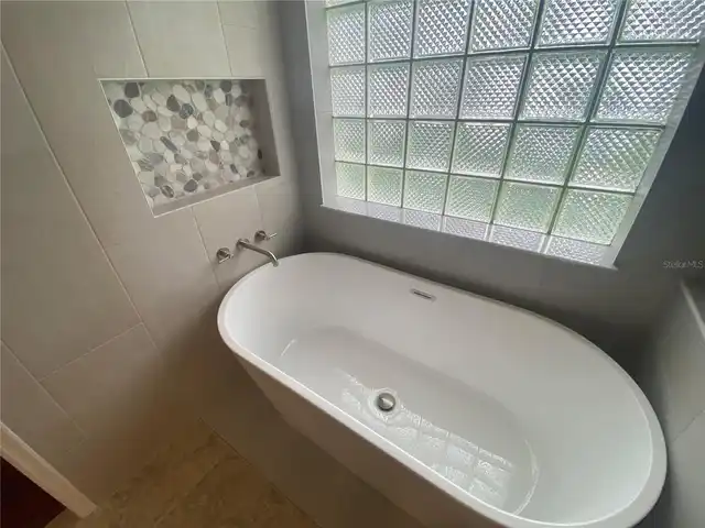 Listing Photo 14