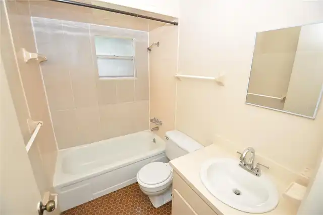 Listing Photo 11