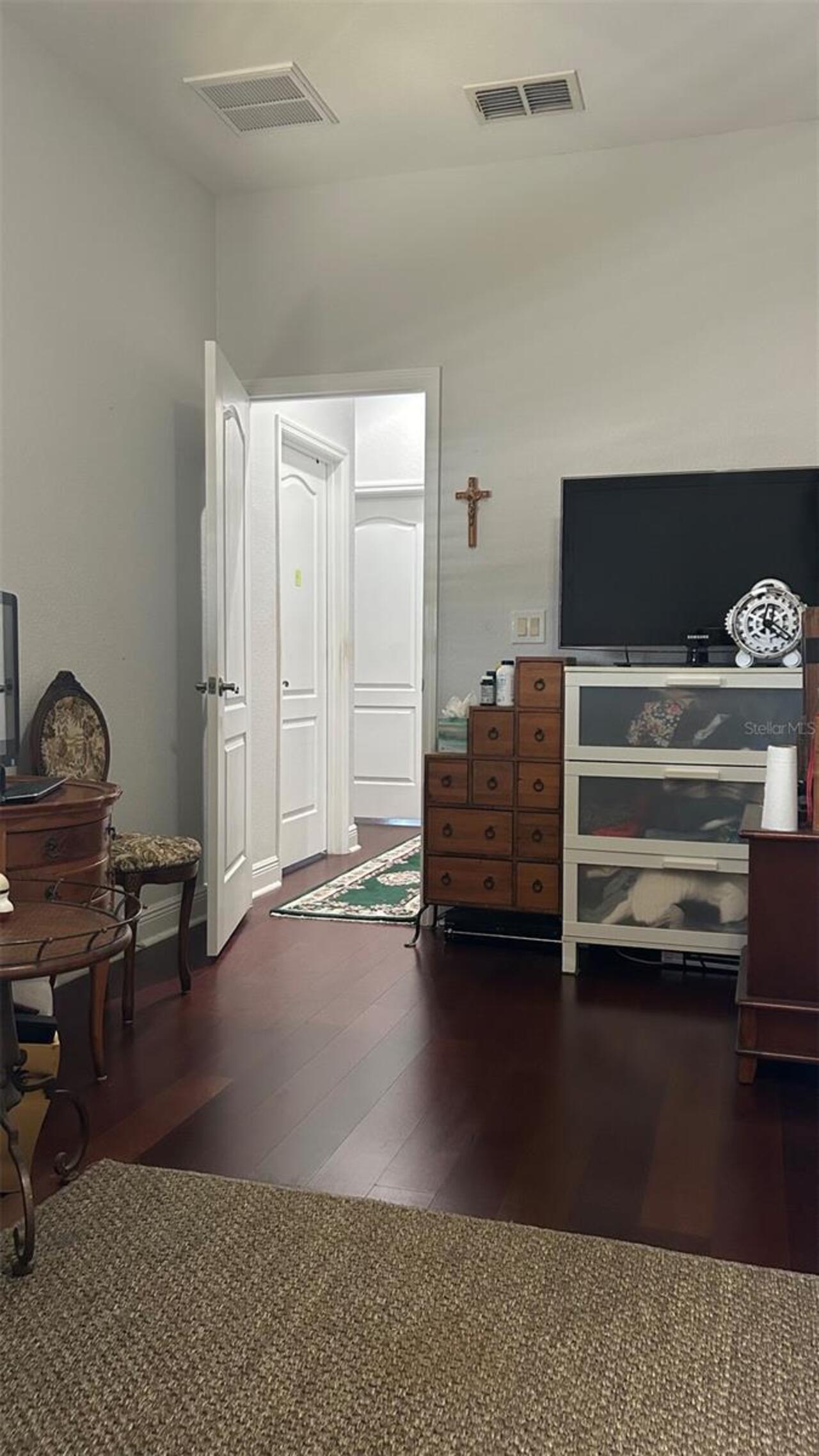Listing Photo 11
