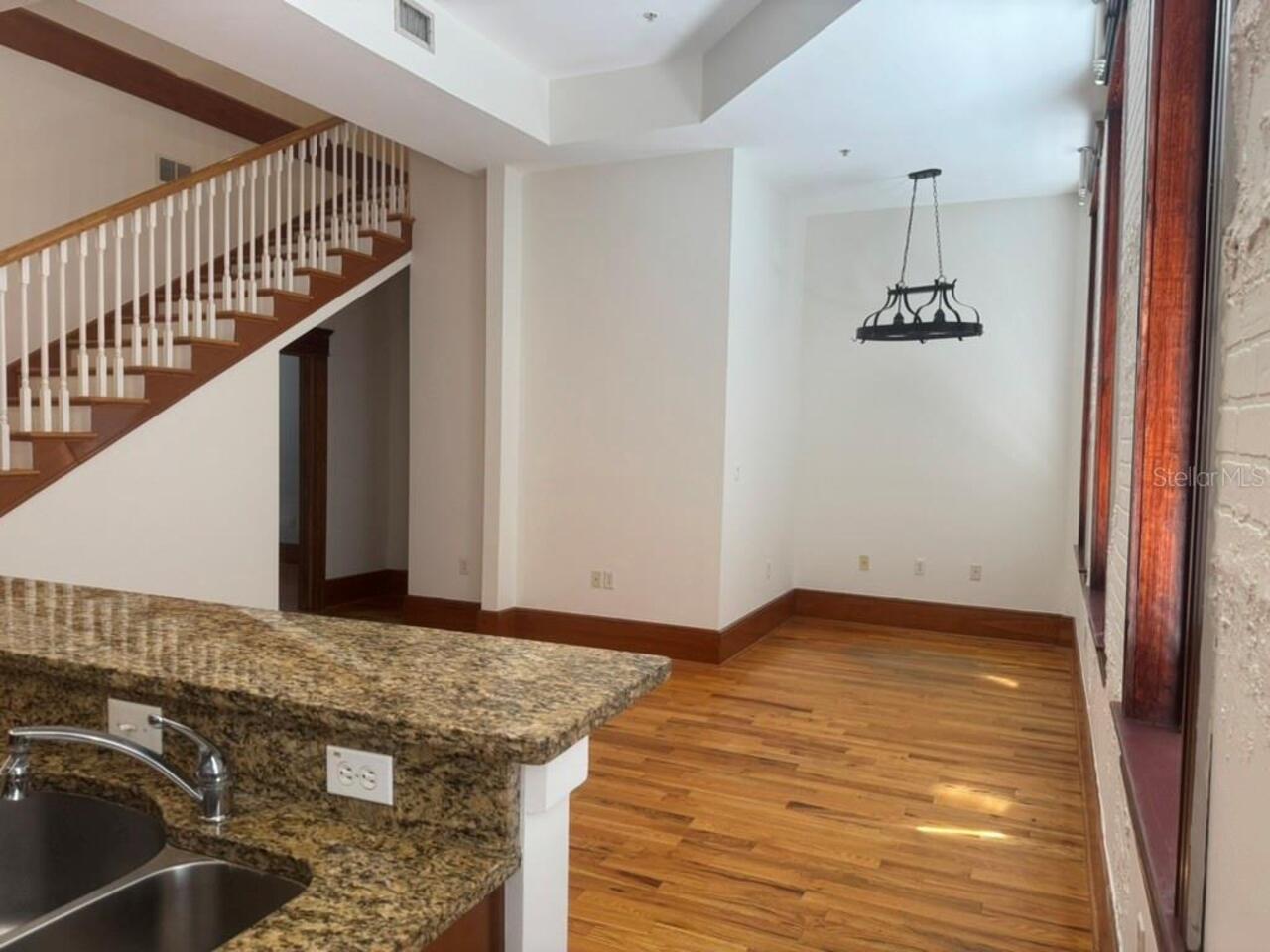 Listing Photo 8