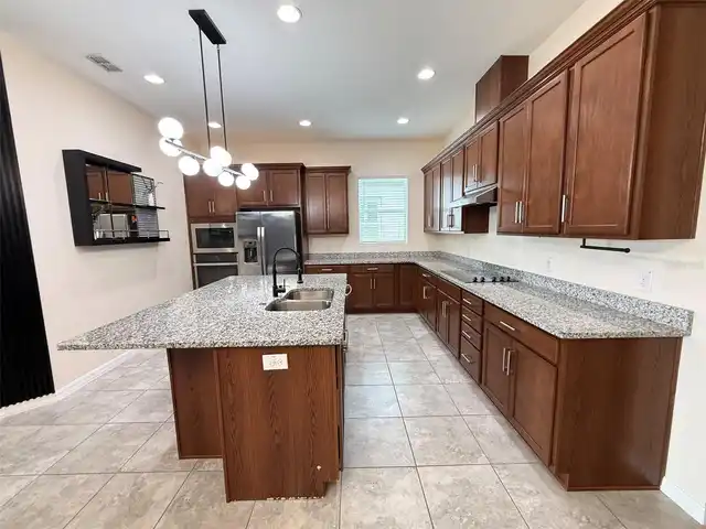 Listing Photo 16