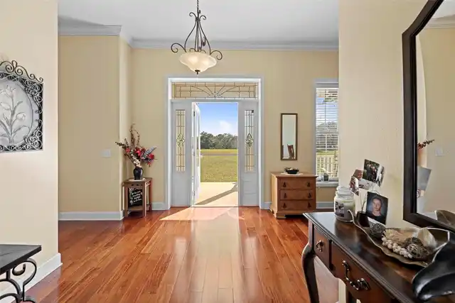 Listing Photo 11