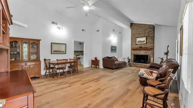 Listing Photo 16