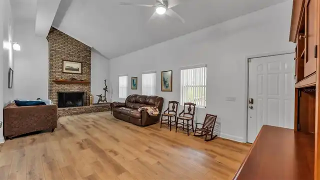Listing Photo 17
