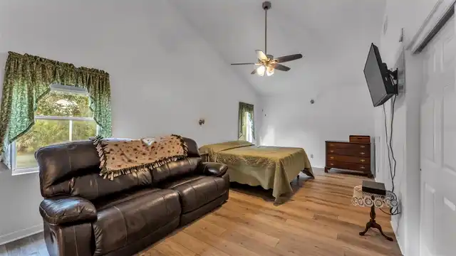 Listing Photo 26