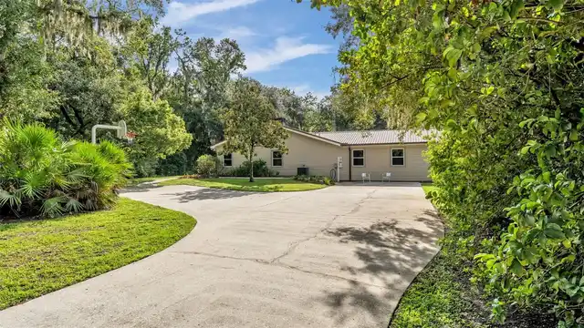 Listing Photo 11