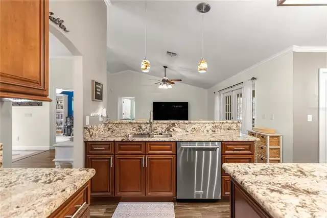 Listing Photo 10