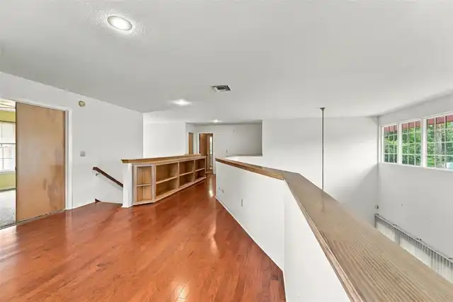 Listing Photo 15