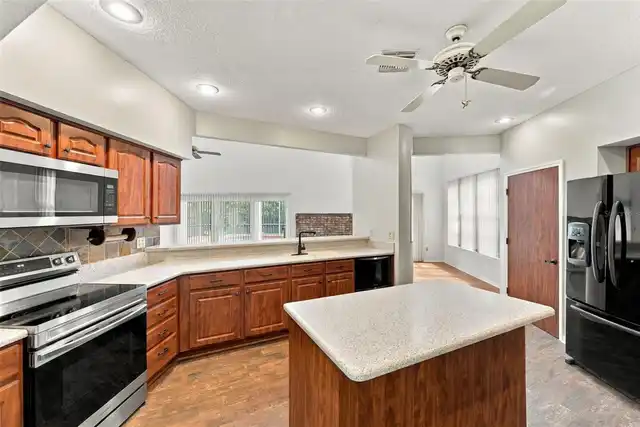 Listing Photo 18