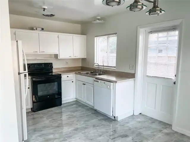Listing Photo 8