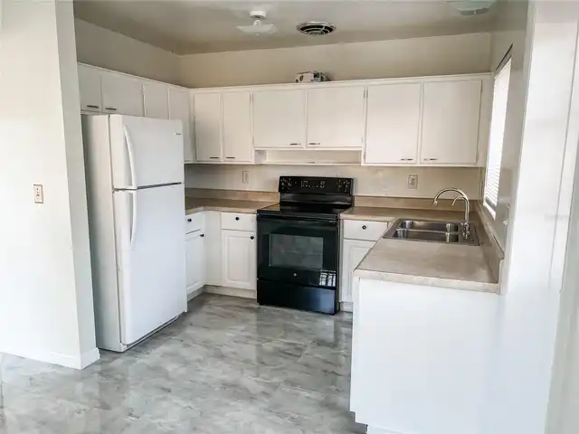 Listing Photo 9