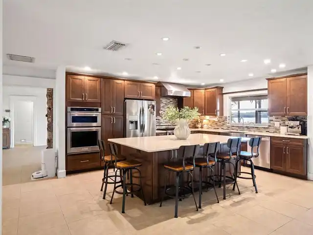 Listing Photo 23